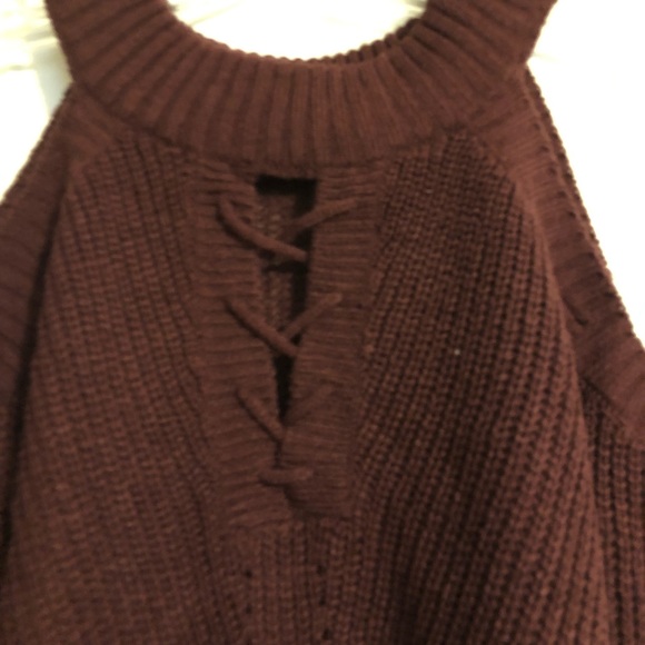 Charlotte Russe Cold shoulder Sweater - Picture 5 of 6